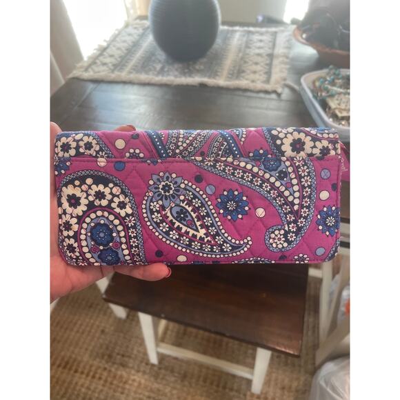 Vera Bradley retired paisley clutch wallet in the Boysenberry pattern - Picture 5 of 5